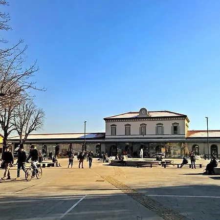 Airport Station 2*